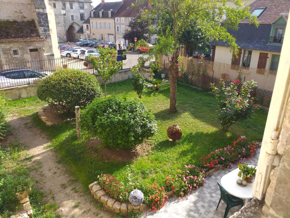 La Charité-sur-Loire La Cour Du Chateau מראה חיצוני תמונה