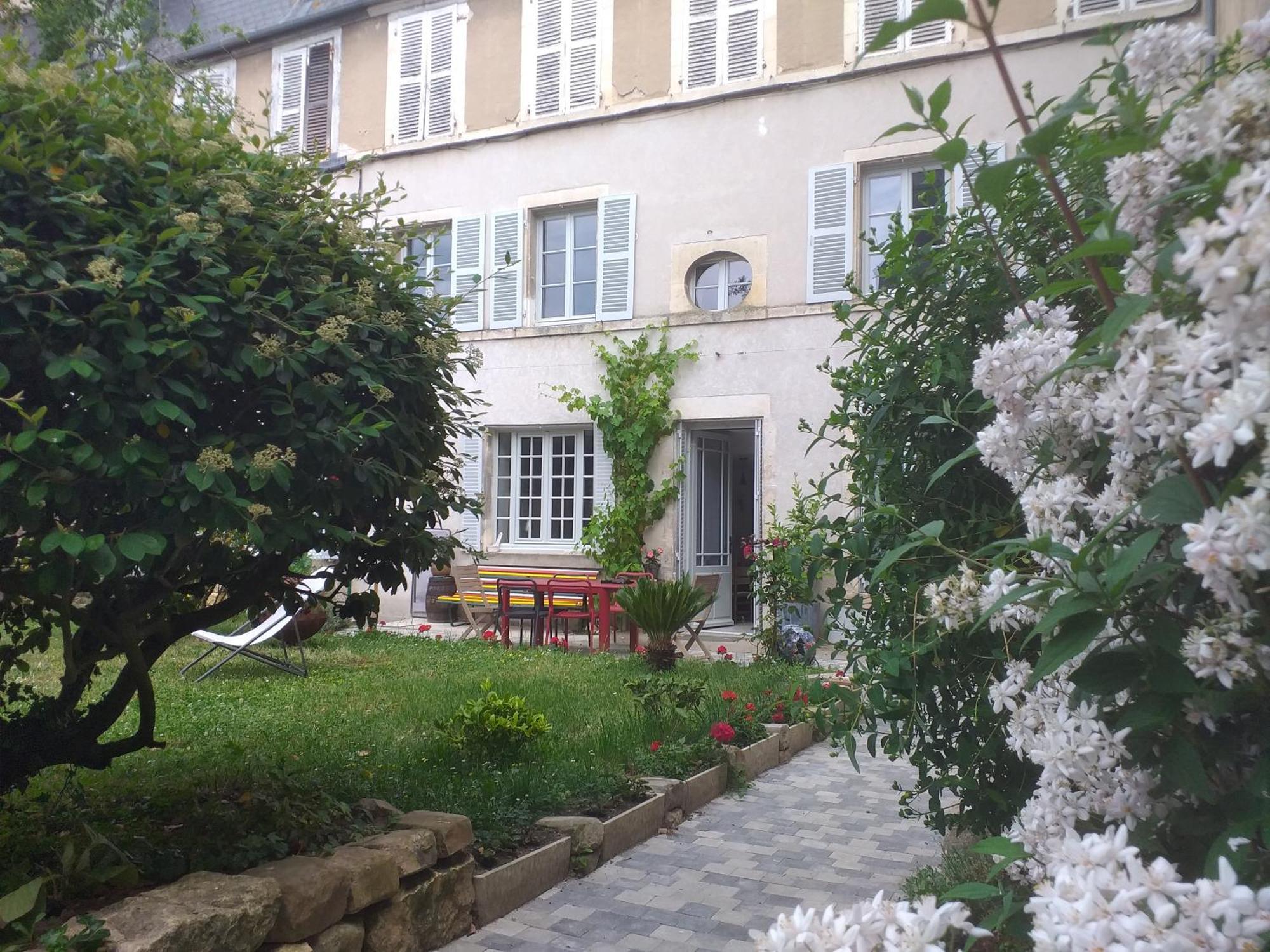 La Charité-sur-Loire La Cour Du Chateau מראה חיצוני תמונה