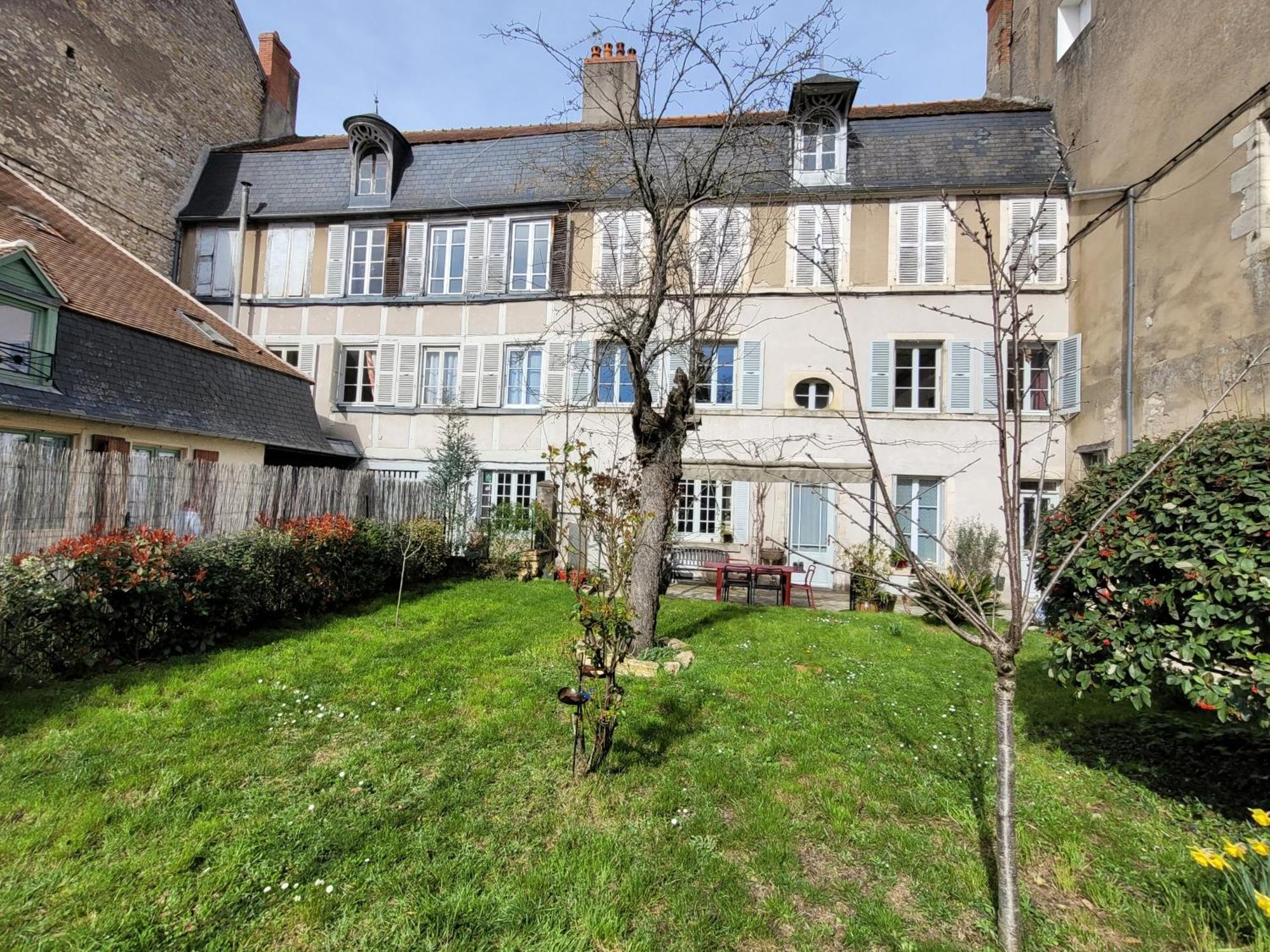 La Charité-sur-Loire La Cour Du Chateau מראה חיצוני תמונה