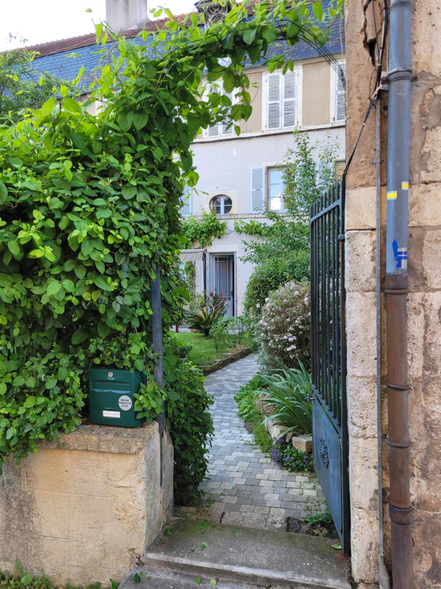 La Charité-sur-Loire La Cour Du Chateau מראה חיצוני תמונה